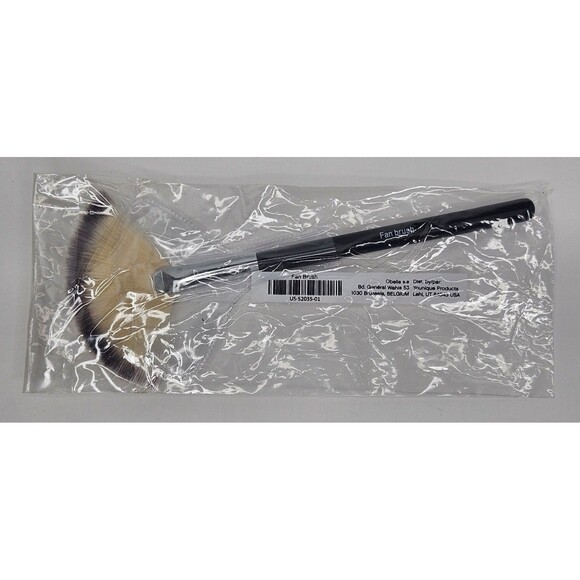 Younique Fan Brush New Sealed - Picture 2 of 4